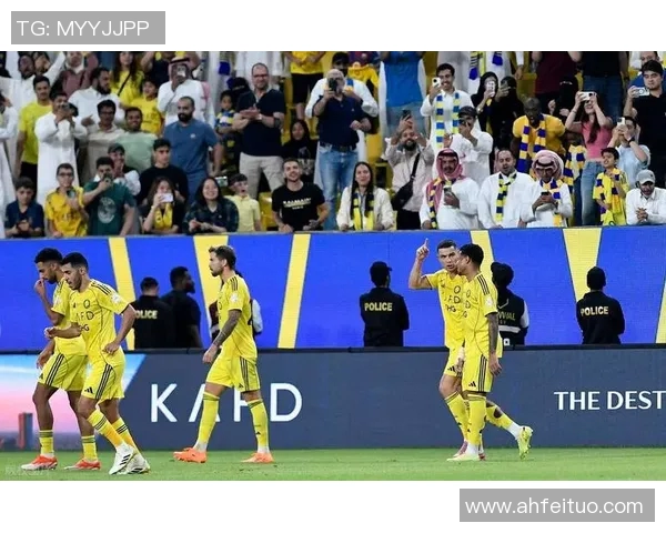 足球明星的璀璨人生与传奇故事揭示他们背后的名字与荣耀